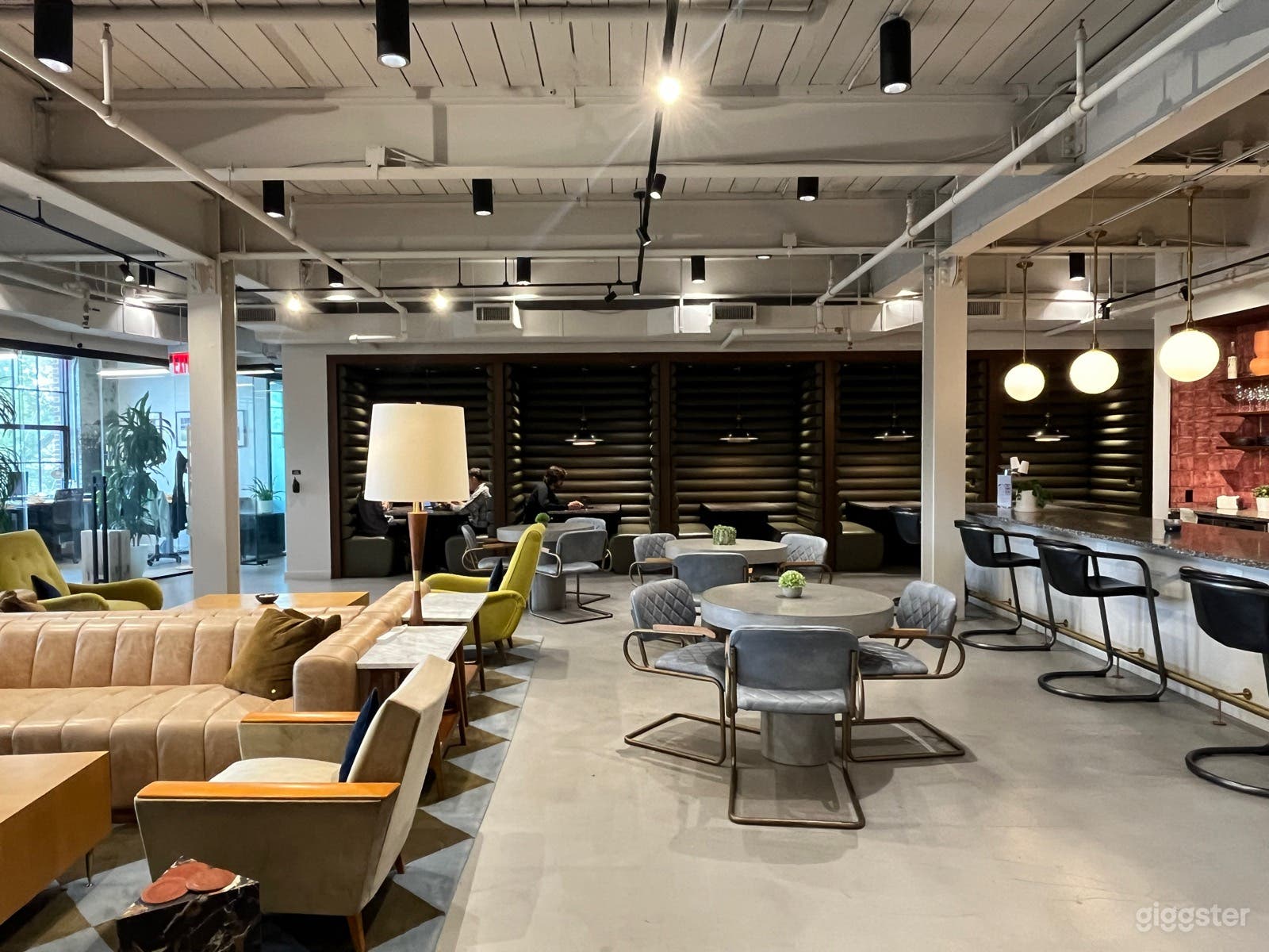 Large creative space with offices, conference rooms, etc Photo 4