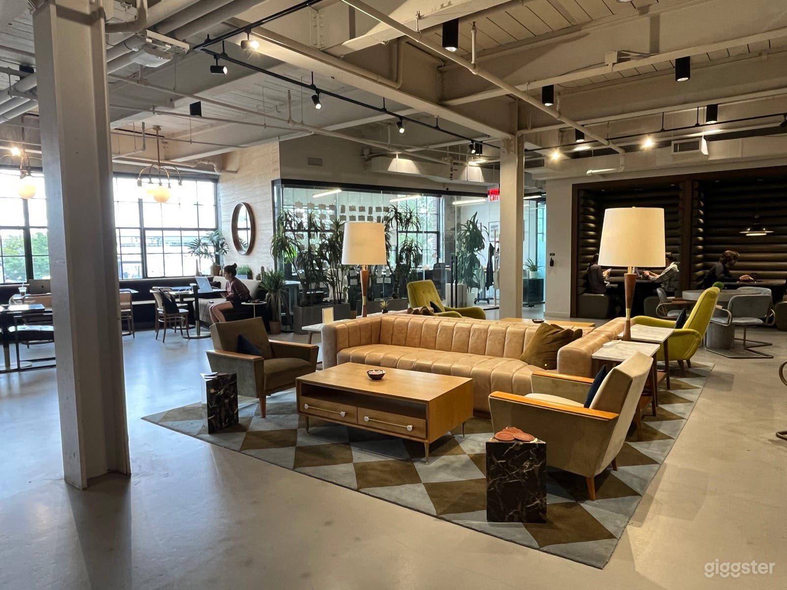 Large creative space with offices, conference rooms, etc Photo 2