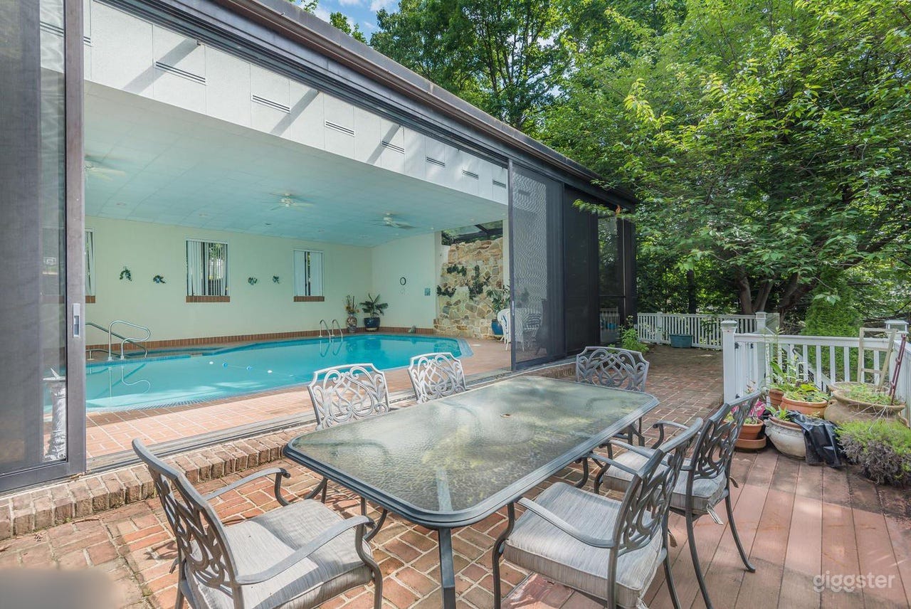 Local Pool Oasis Photo 4