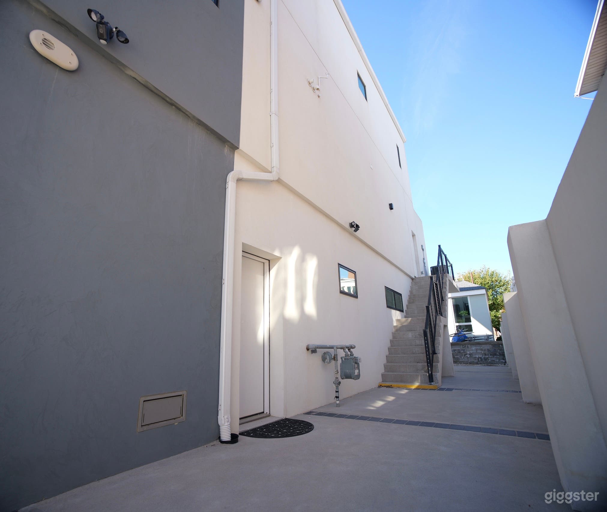 Modern Beach House Photo 3