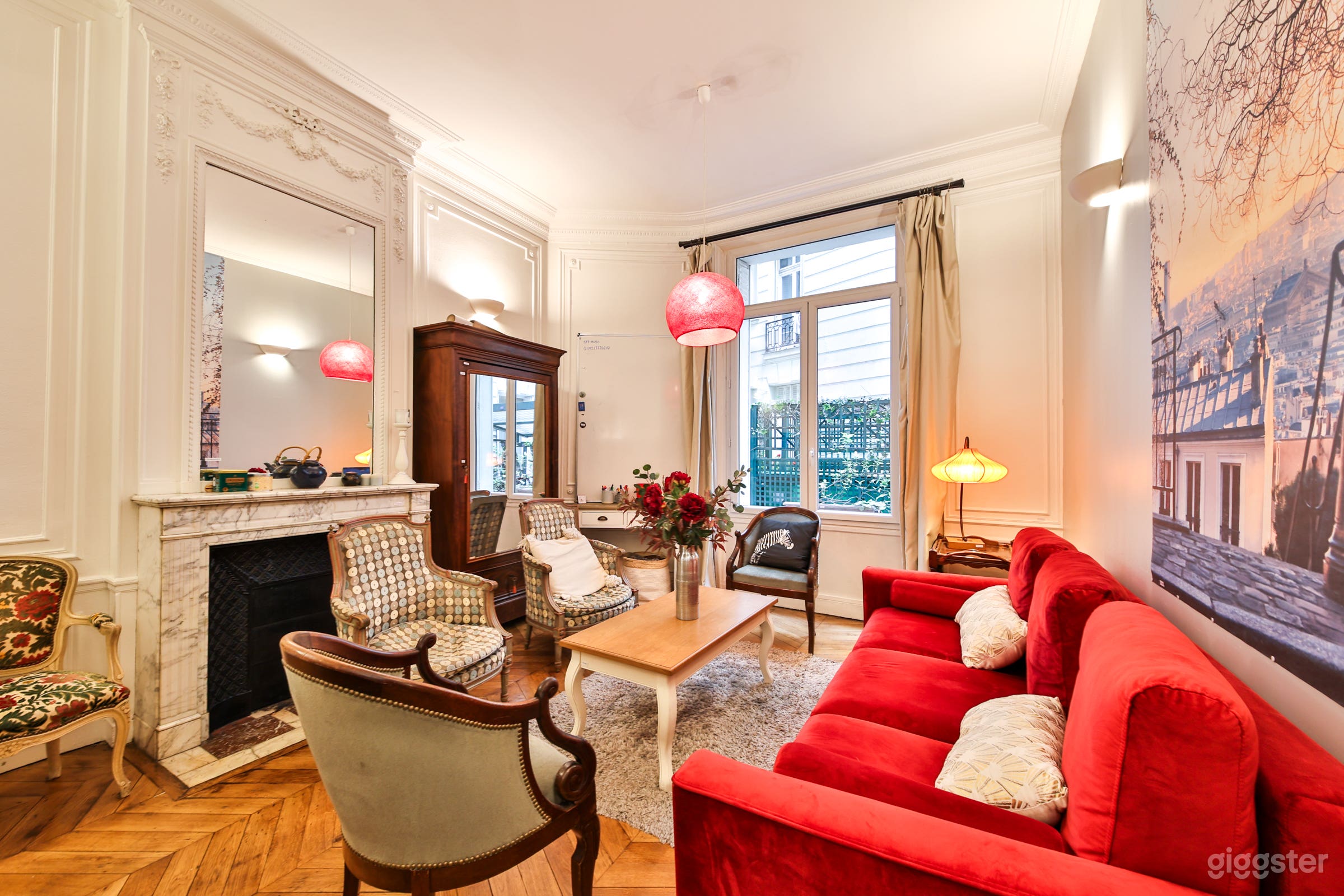 Photo de Joyau parisien caché – Appartement haussmannien calme 2