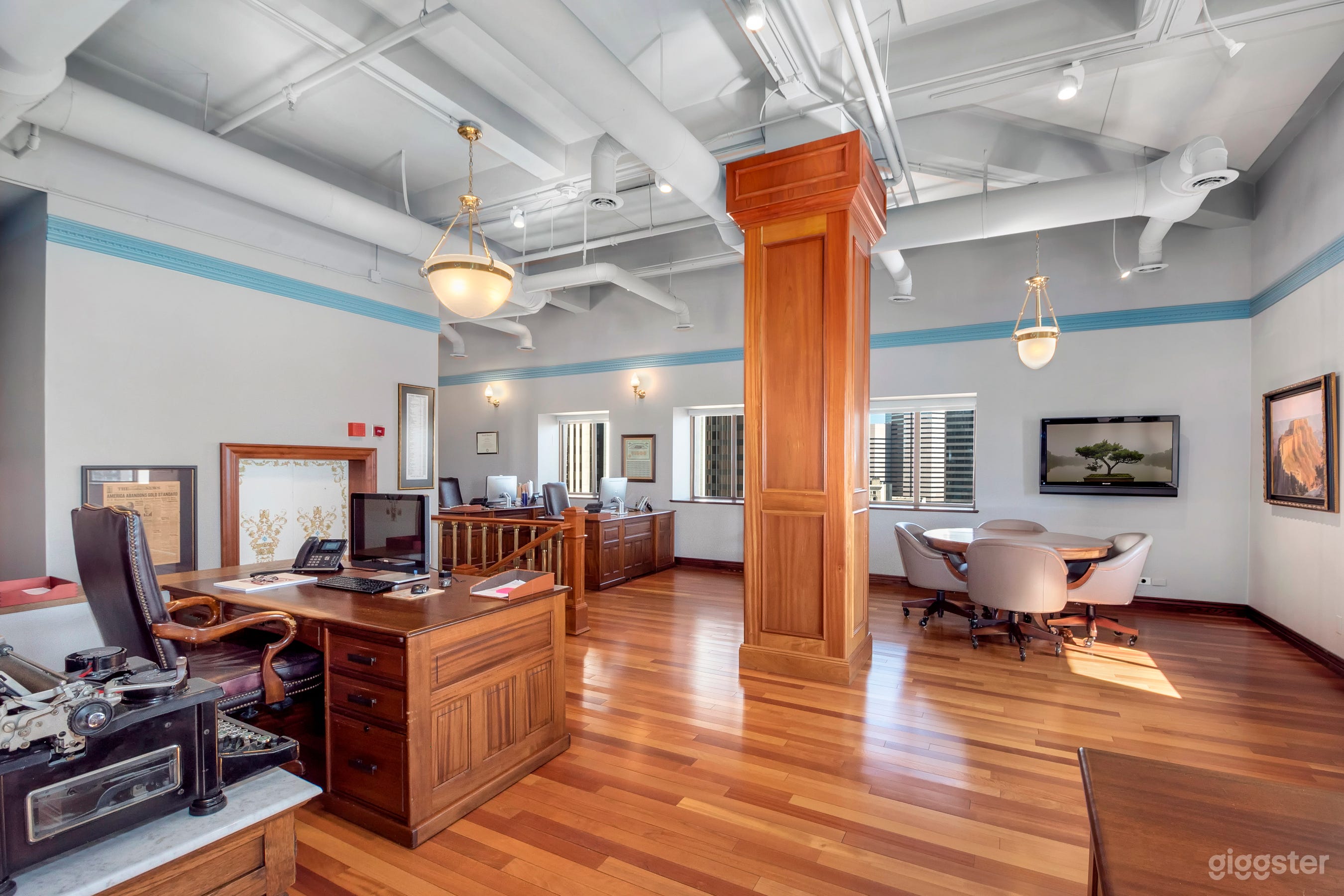 13th Floor D&amp;F Clock Tower Photo 3