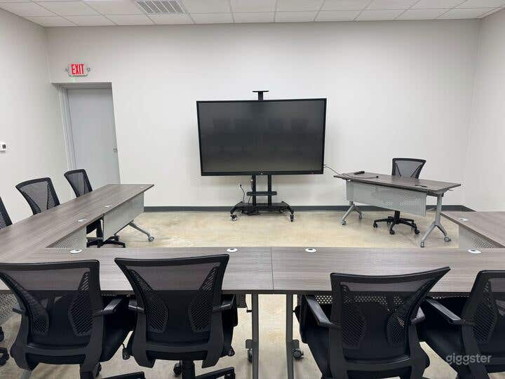 Boardroom 504 Sq. Ft. | Seats 12 | 86" Smartboard Photo 3