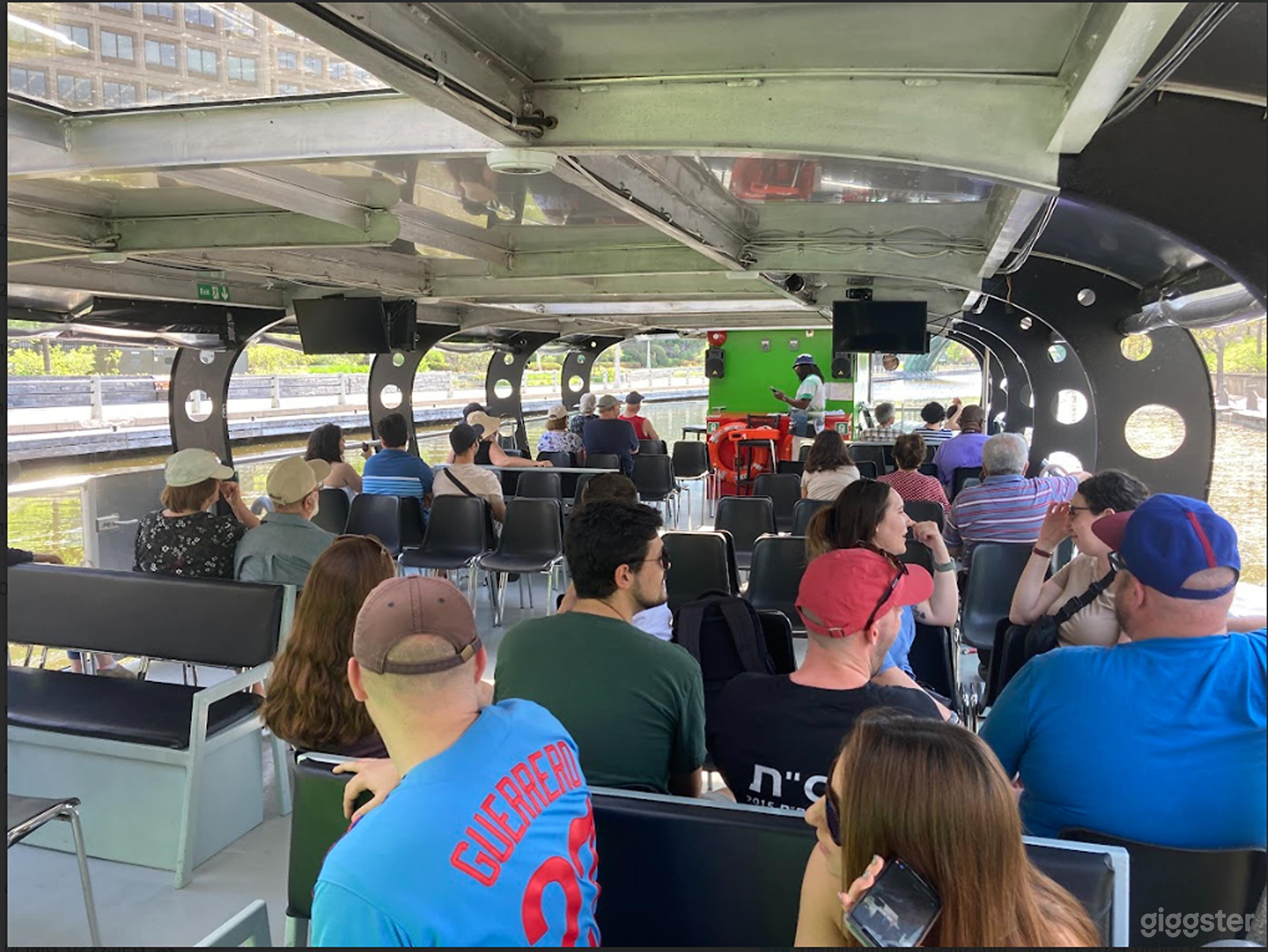 Exquisite Boat Rental Experience Photo 3