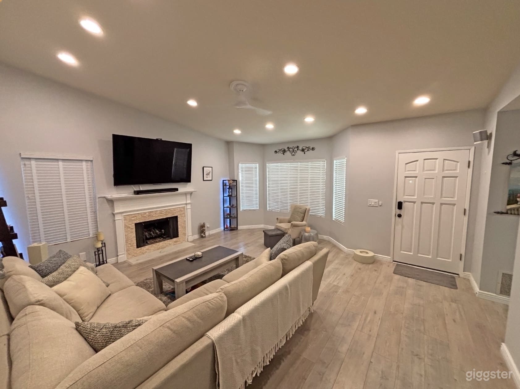 Lovely suburban home located in the quiet hills Photo 4