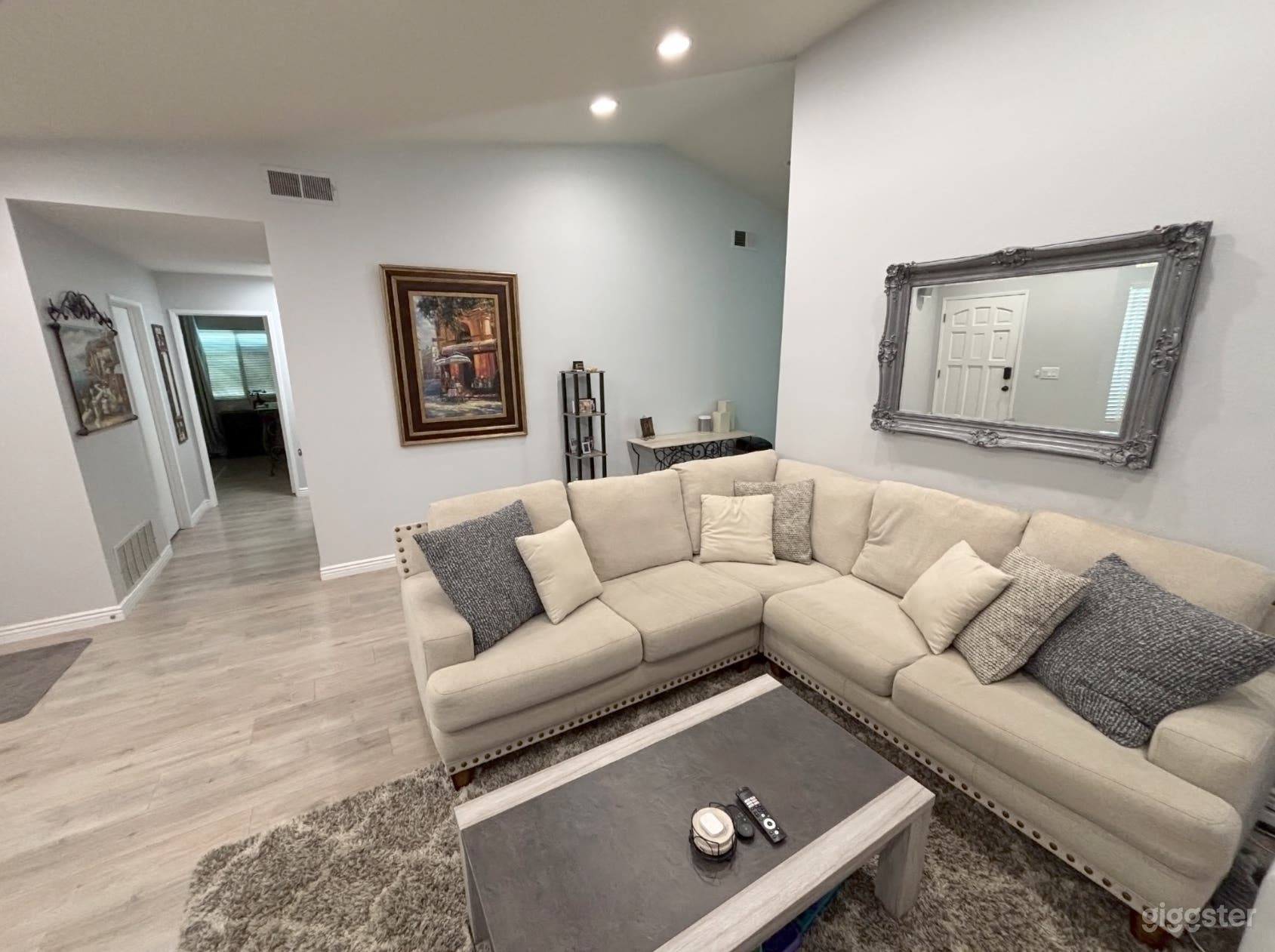 Lovely suburban home located in the quiet hills Photo 1