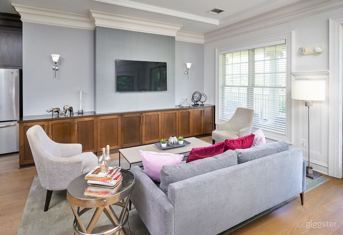 Modern, Conventional Club Room in Dulles Photo 3