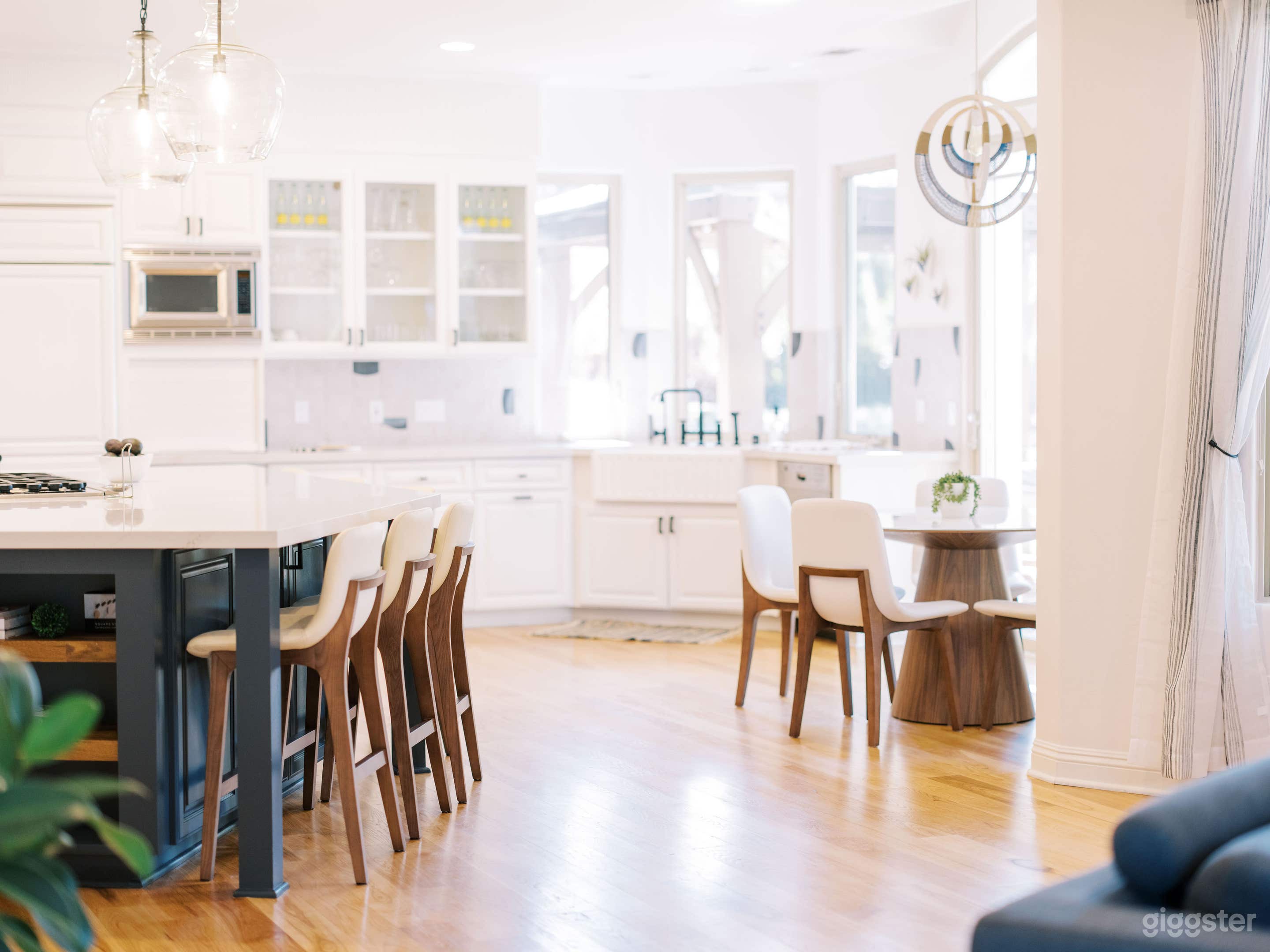 Peaceful Pond House Photo 4