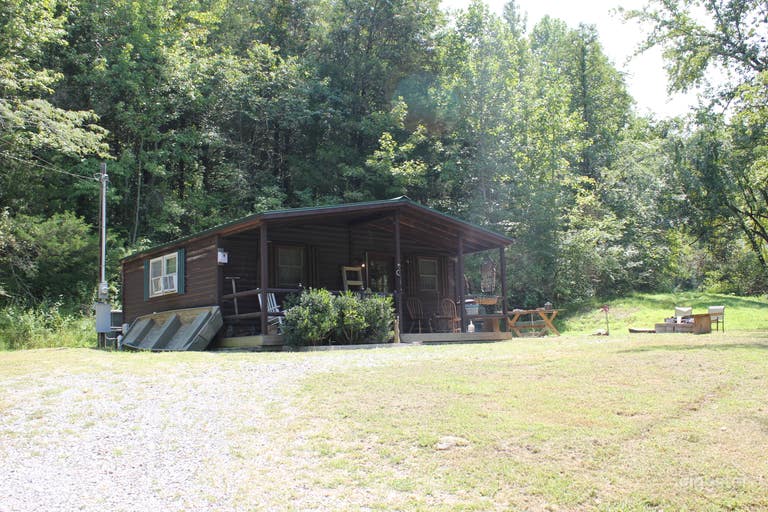  Pequeña cabaña aislada en 73 acres a 9 millas del centro de Nash 