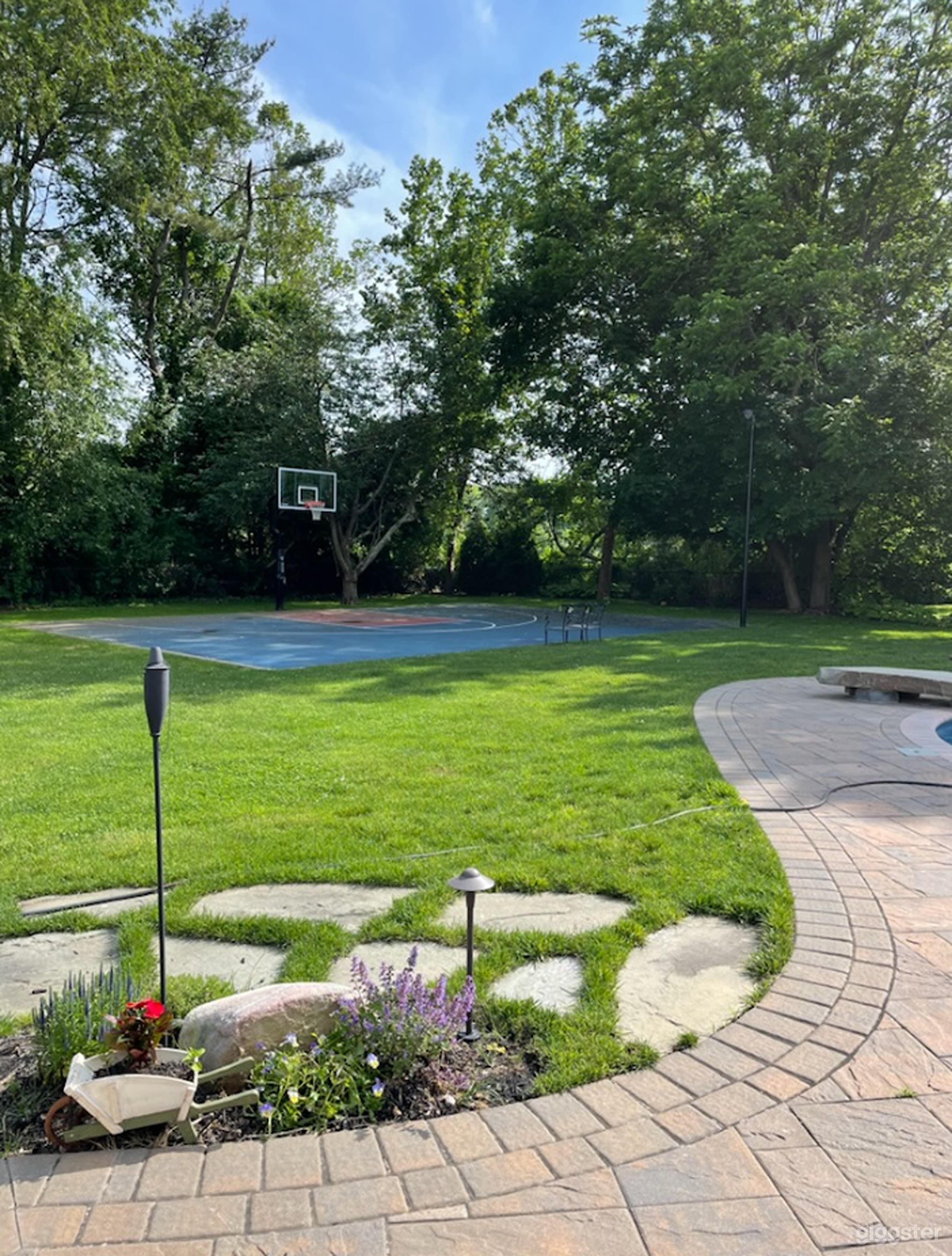 Huge Outdoor Basketball Court Photo 1