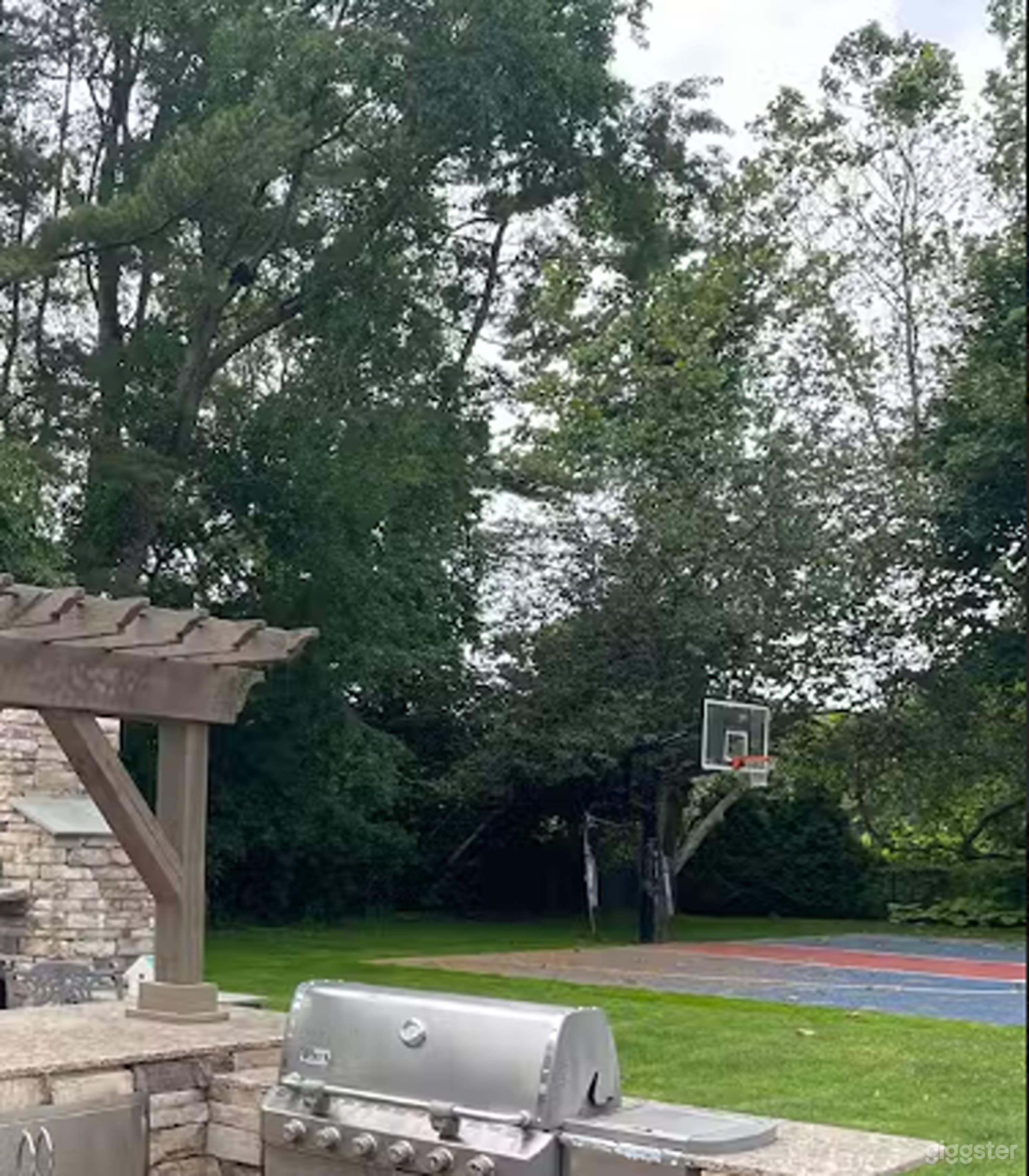 Huge Outdoor Basketball Court Photo 4