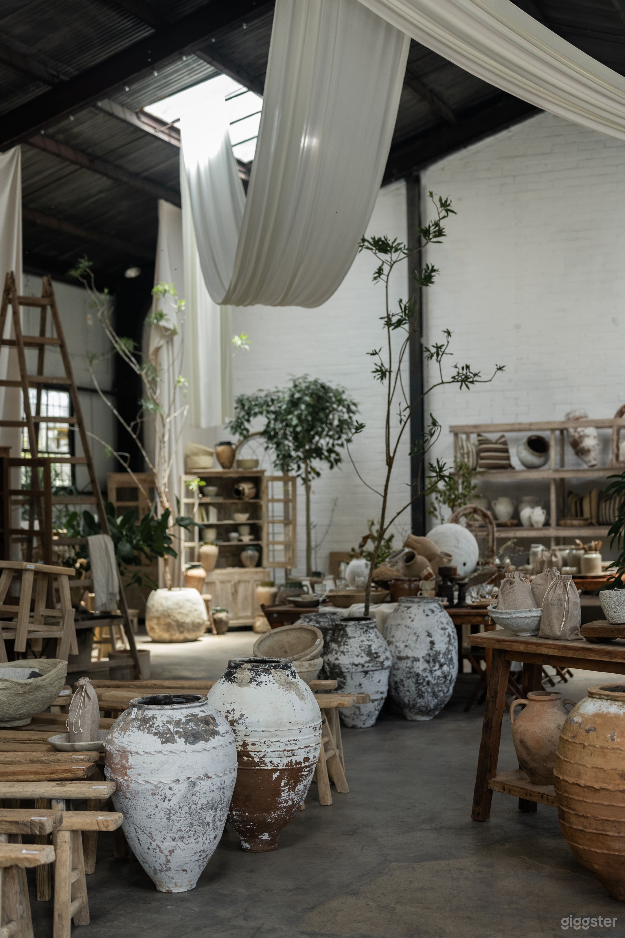 Comman Goods Photo 3