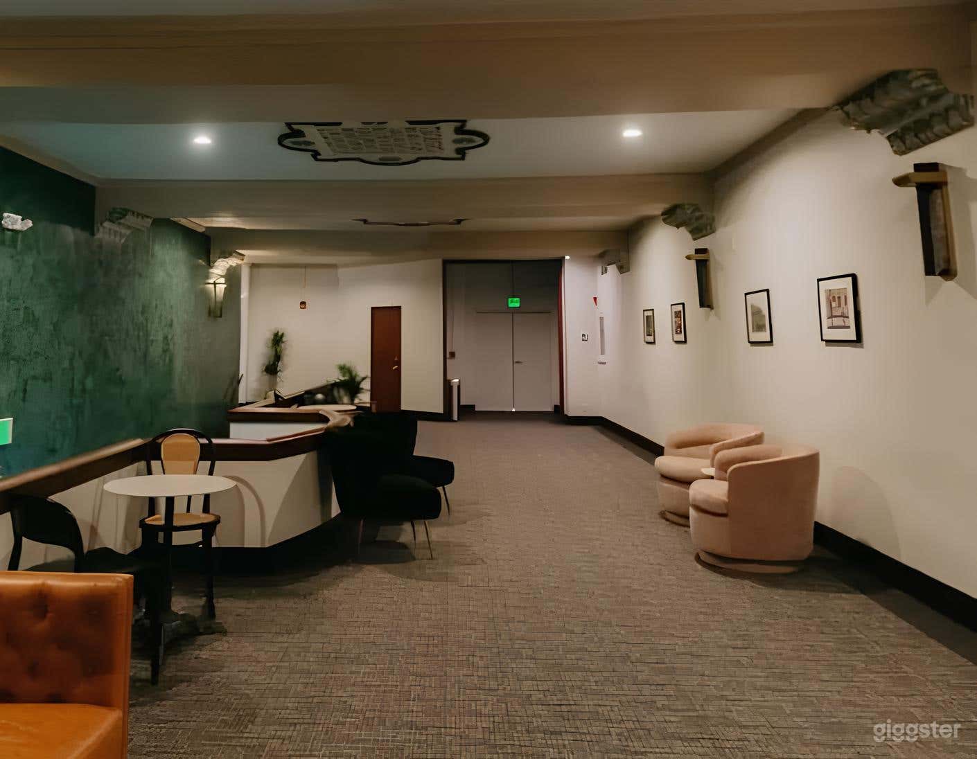 Chic Mezzanine Photo 3