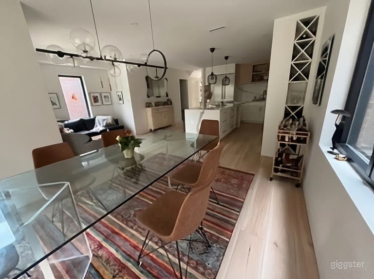  Casa Moderna Llena de Luz con Acabados de Diseñador 