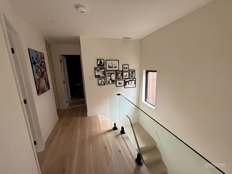  Casa Moderna Llena de Luz con Acabados de Diseñador 