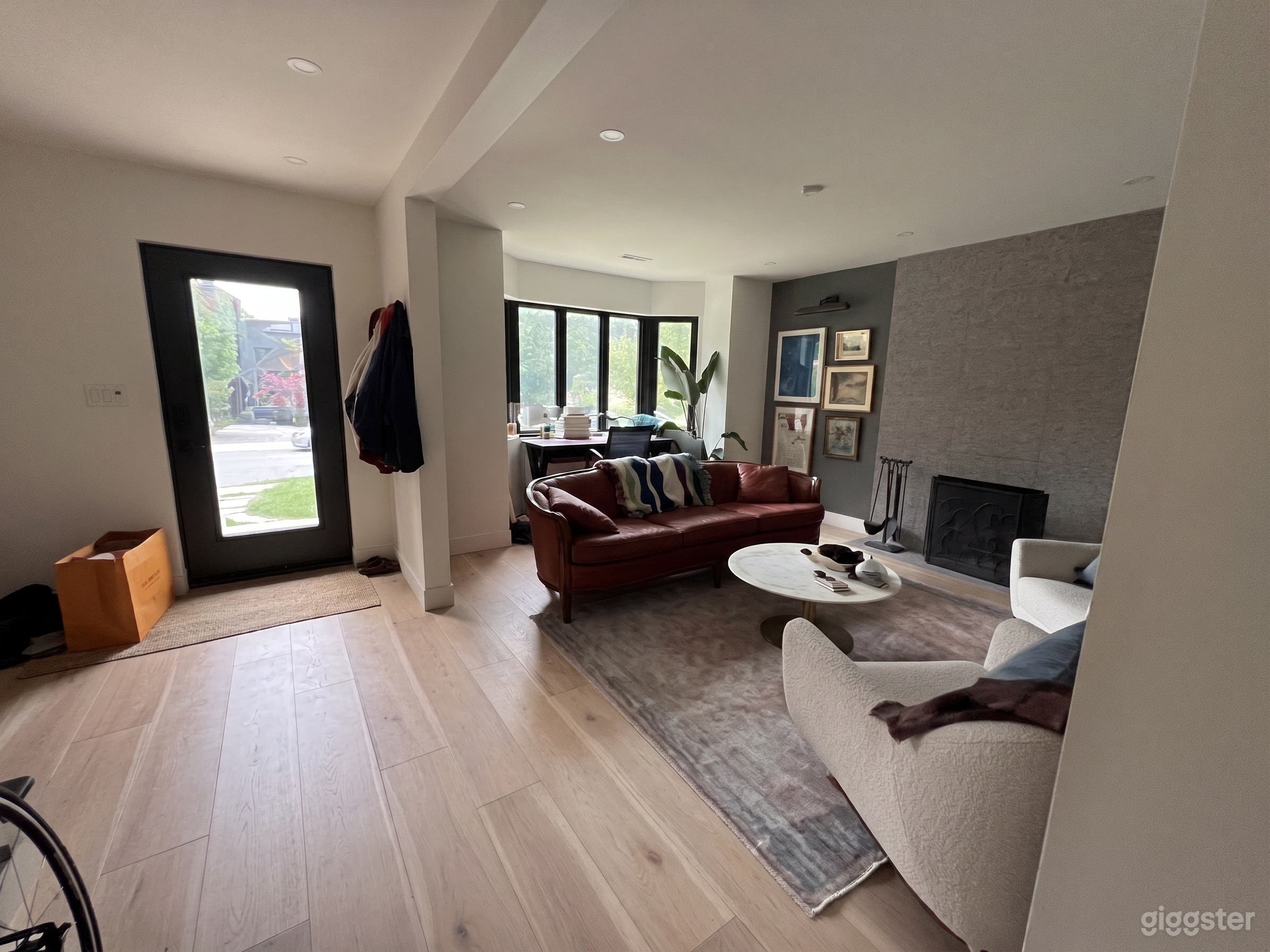 Modern Light-Filled Home with Designer Finishes Photo 2