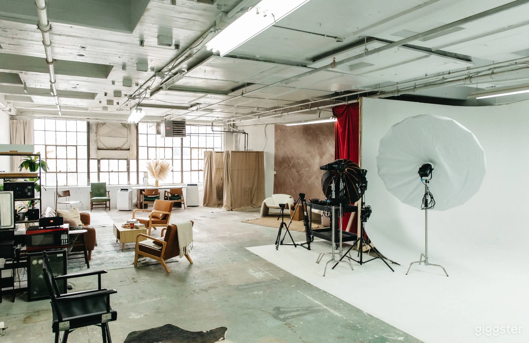 Industrial Loft for Photography &amp; Video – Multiple Sets Photo 2