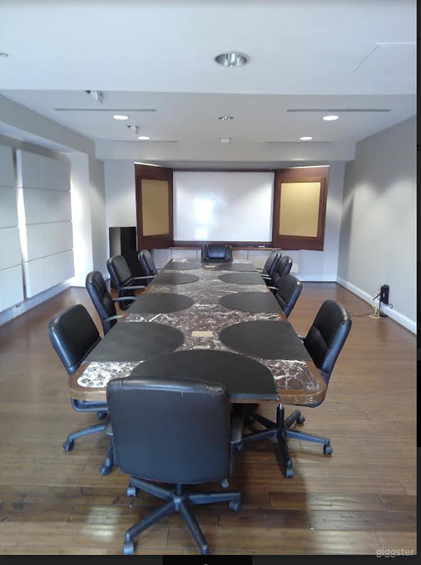  Spacious Conference Venue  Photo 1