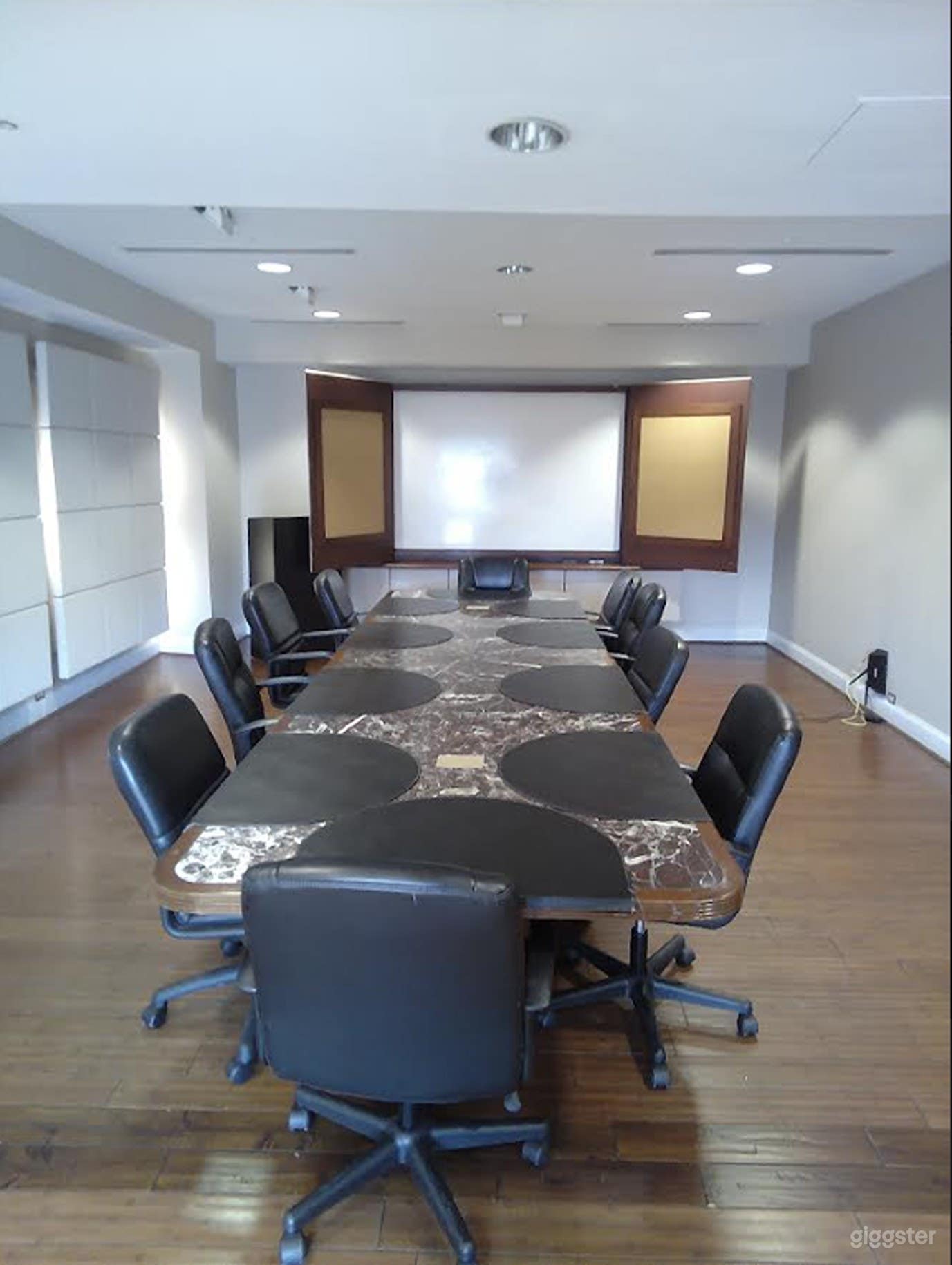  Spacious Conference Venue  Photo 2