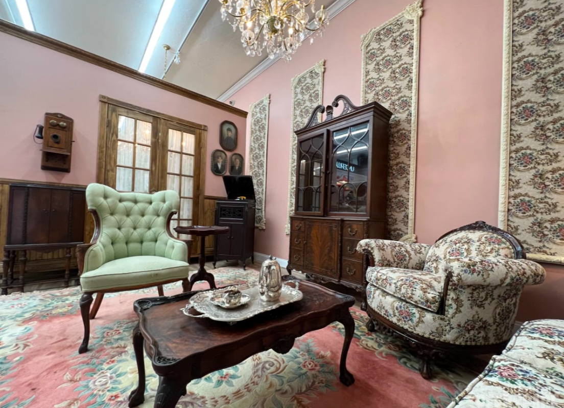 Century Living Room (Production Studio) Photo 4