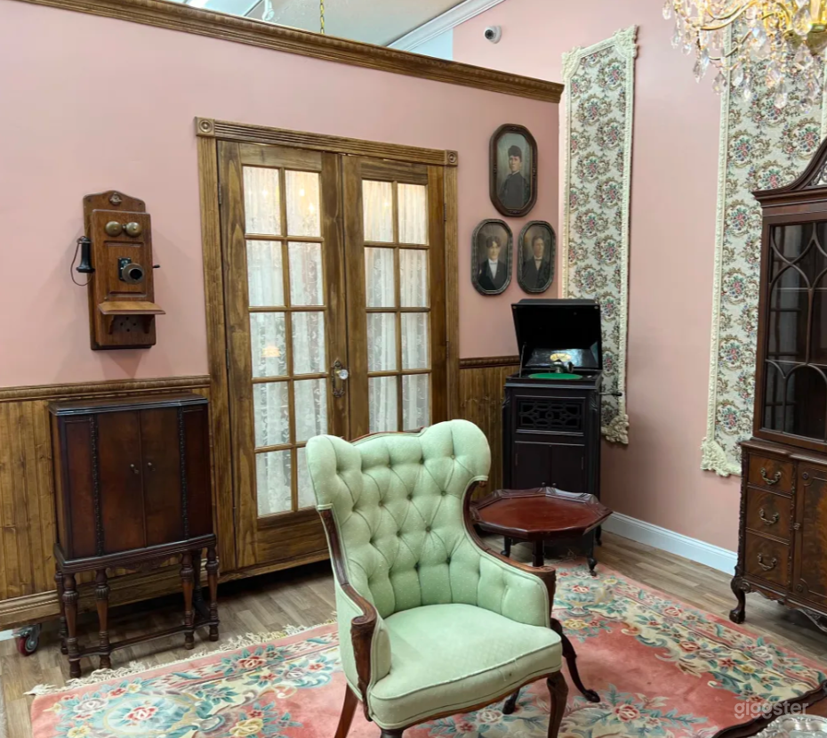 Century Living Room (Production Studio) Photo 3