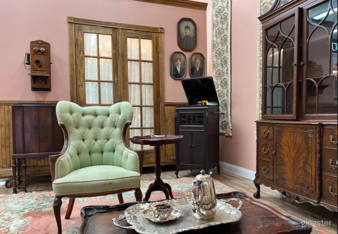 Century Living Room (Production Studio) Photo 2