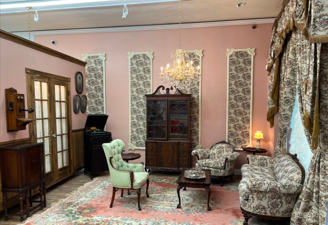 Century Living Room (Production Studio) Photo 1