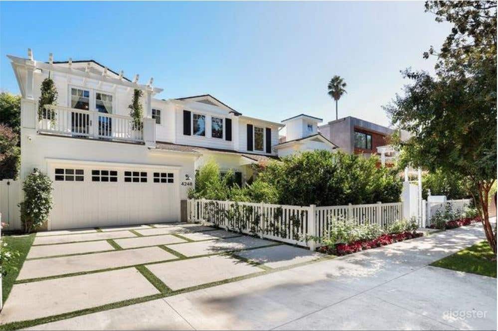 Cape Cod Home with Great Yard Photo 4