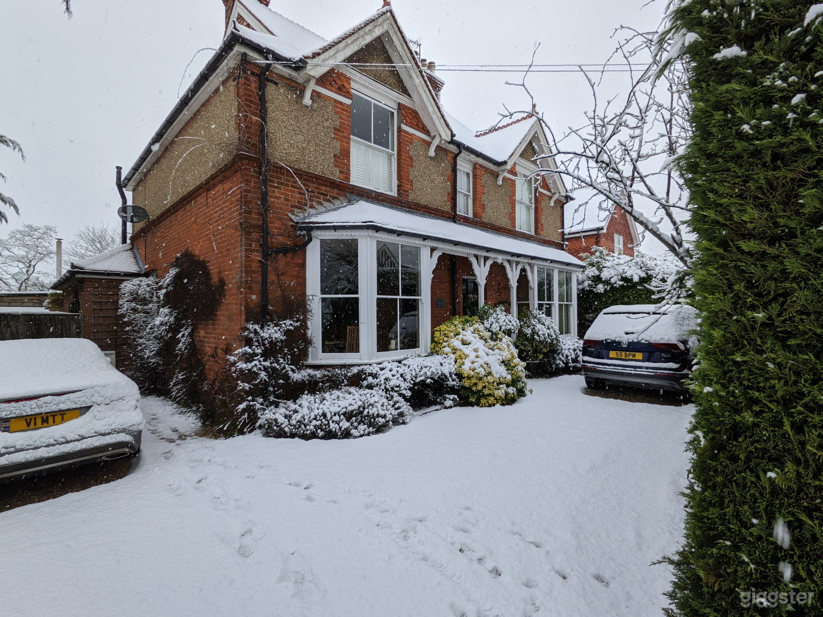 Edwardian character home in English village  Photo 2