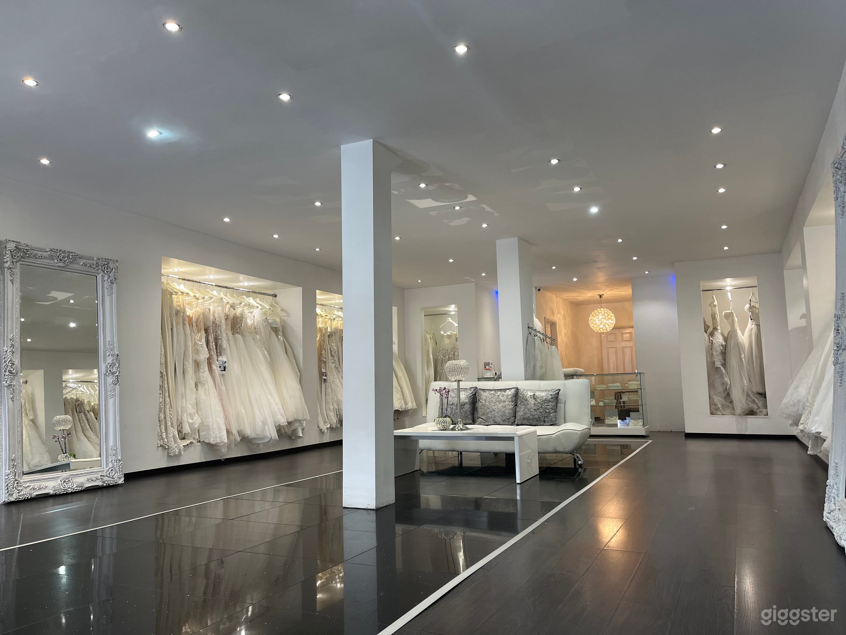 Large Open Plan Shop Photo 1