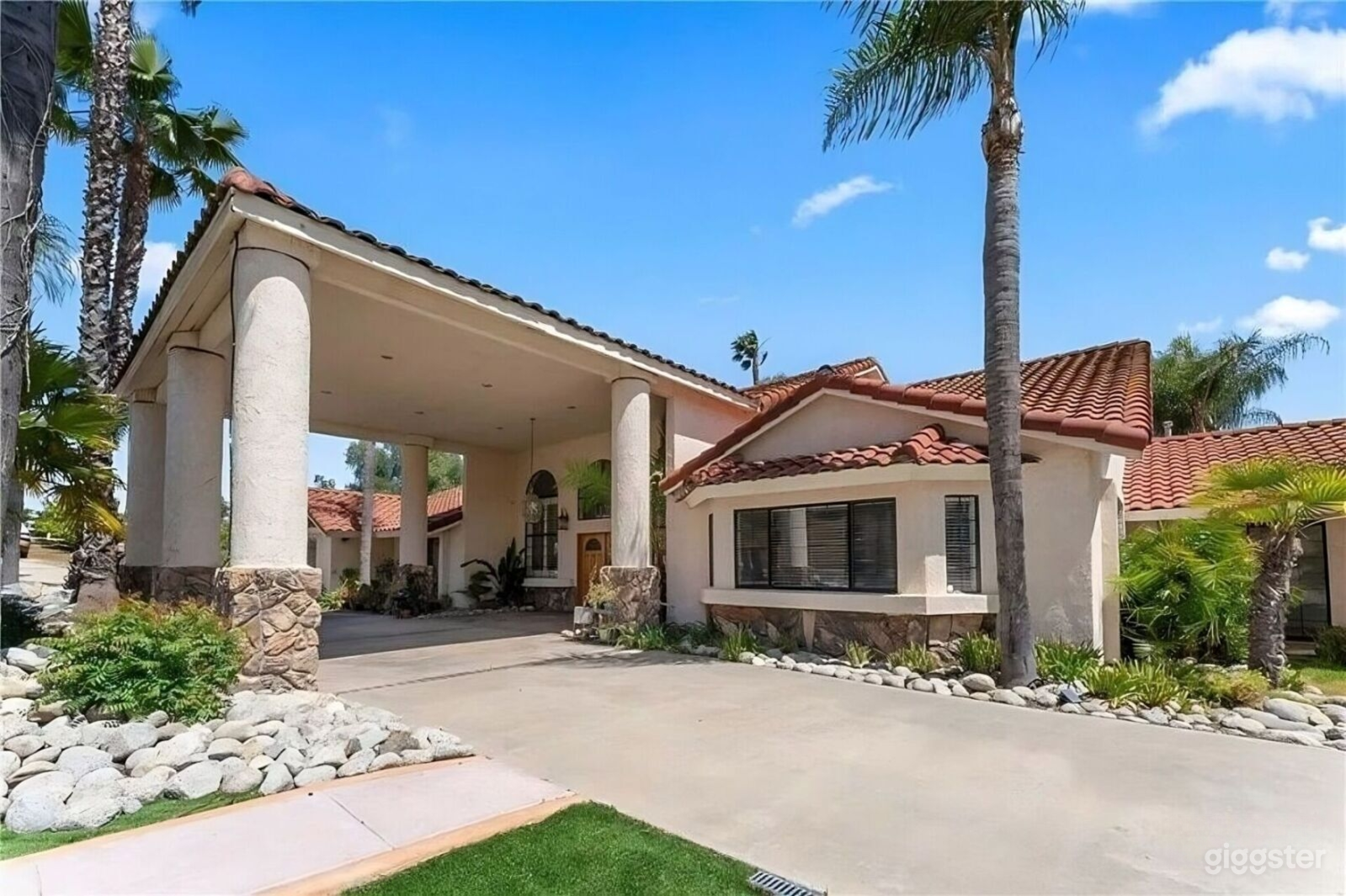 Beautiful, Spacious, Pool Home on 2 plus Acres! Photo 3