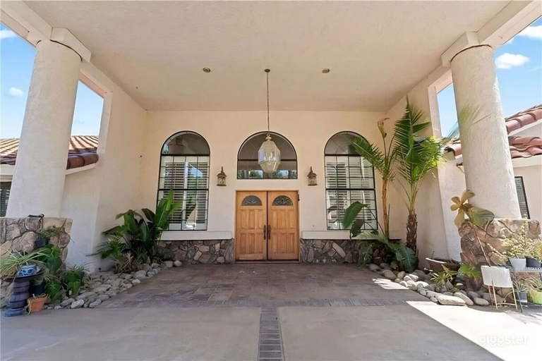  Beautiful, Spacious, Pool Home on 2 plus Acres! 