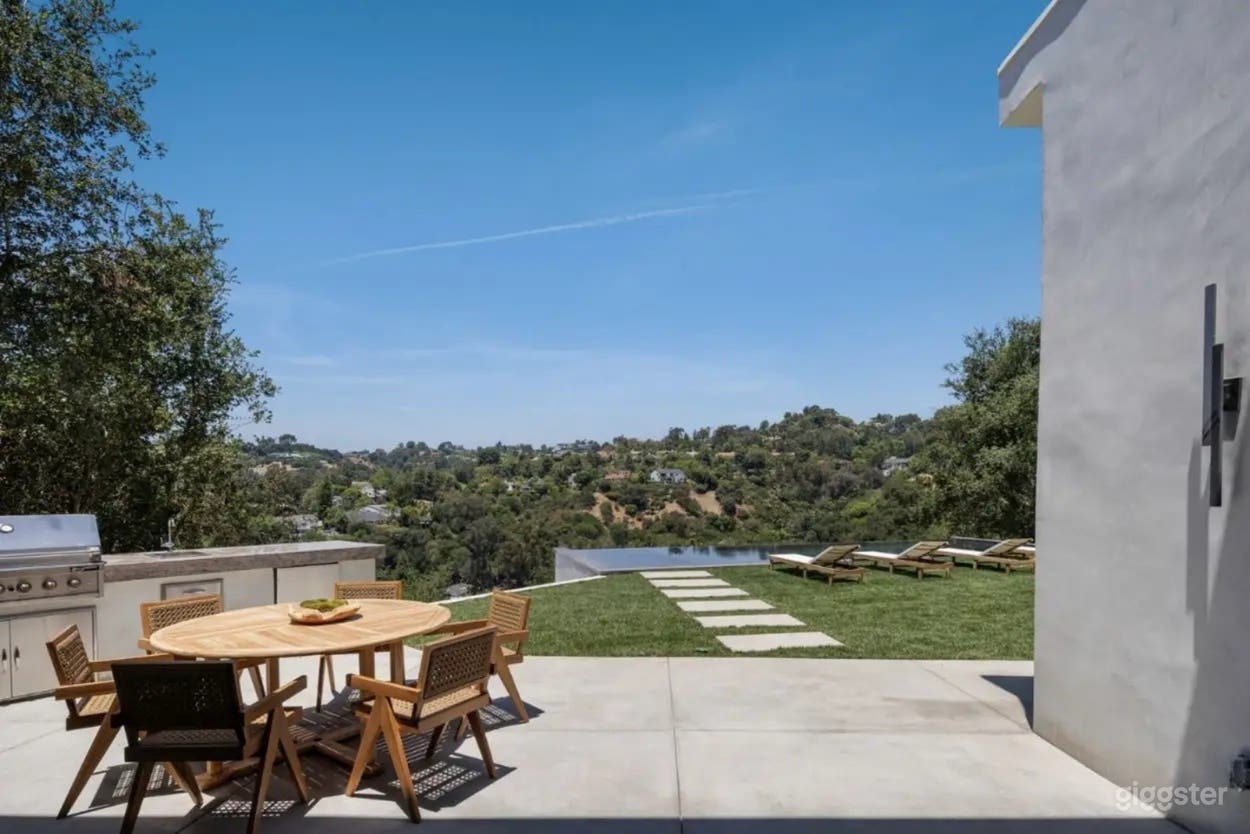 MODERN SKY RANCH INFINITY POOL Photo 4