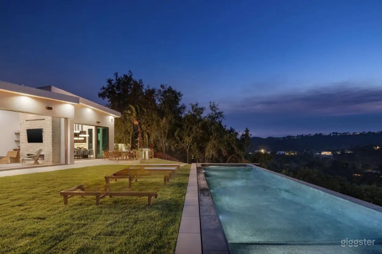 MODERN SKY RANCH INFINITY POOL Photo 1