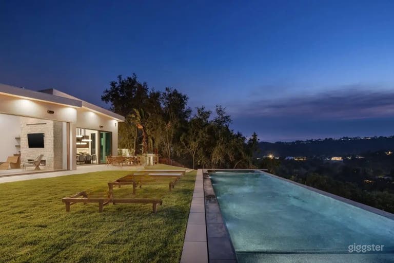  MODERN SKY RANCH INFINITY POOL 