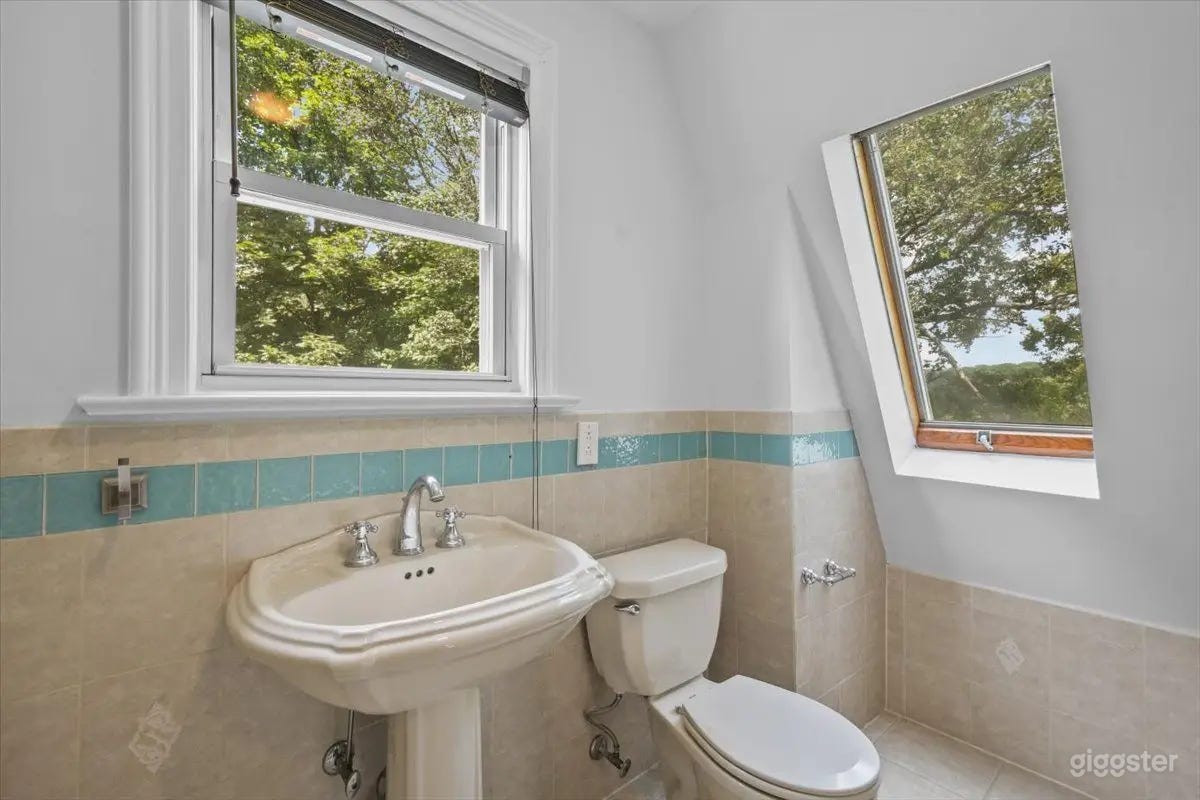 Colonial home in Park Hill area of Yonkers. Photo 3