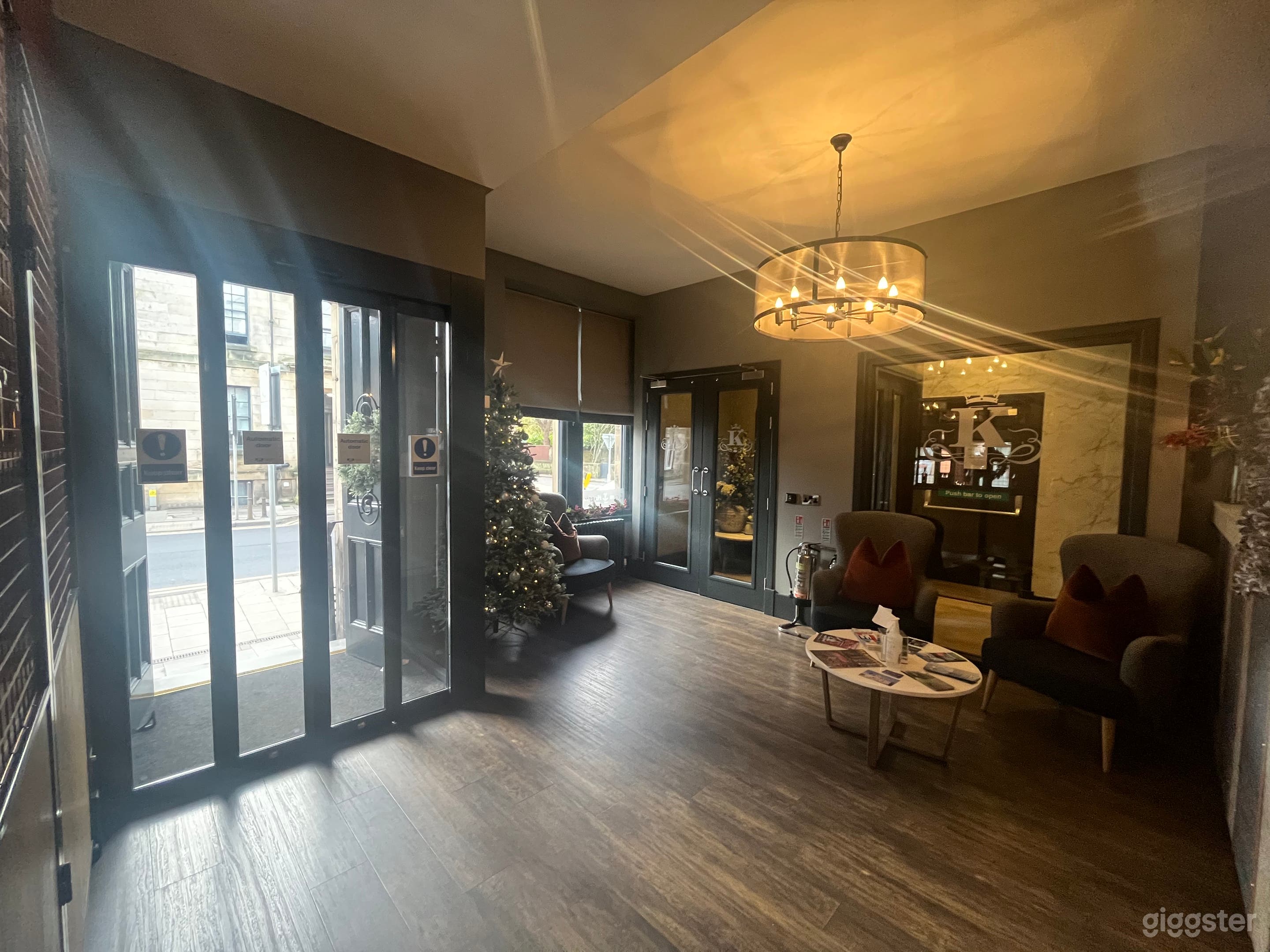 Chic Lobby Venue Photo 3