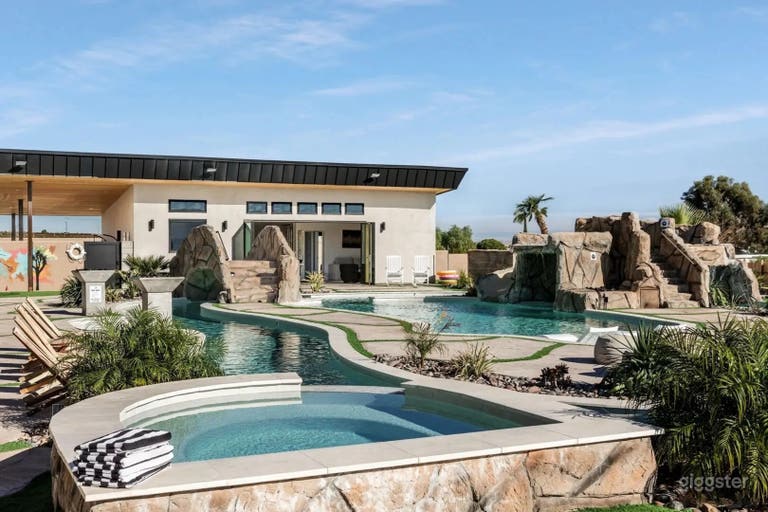  Lazy River Pool | River House 