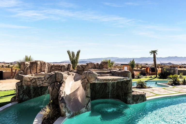  Lazy River Pool | River House 