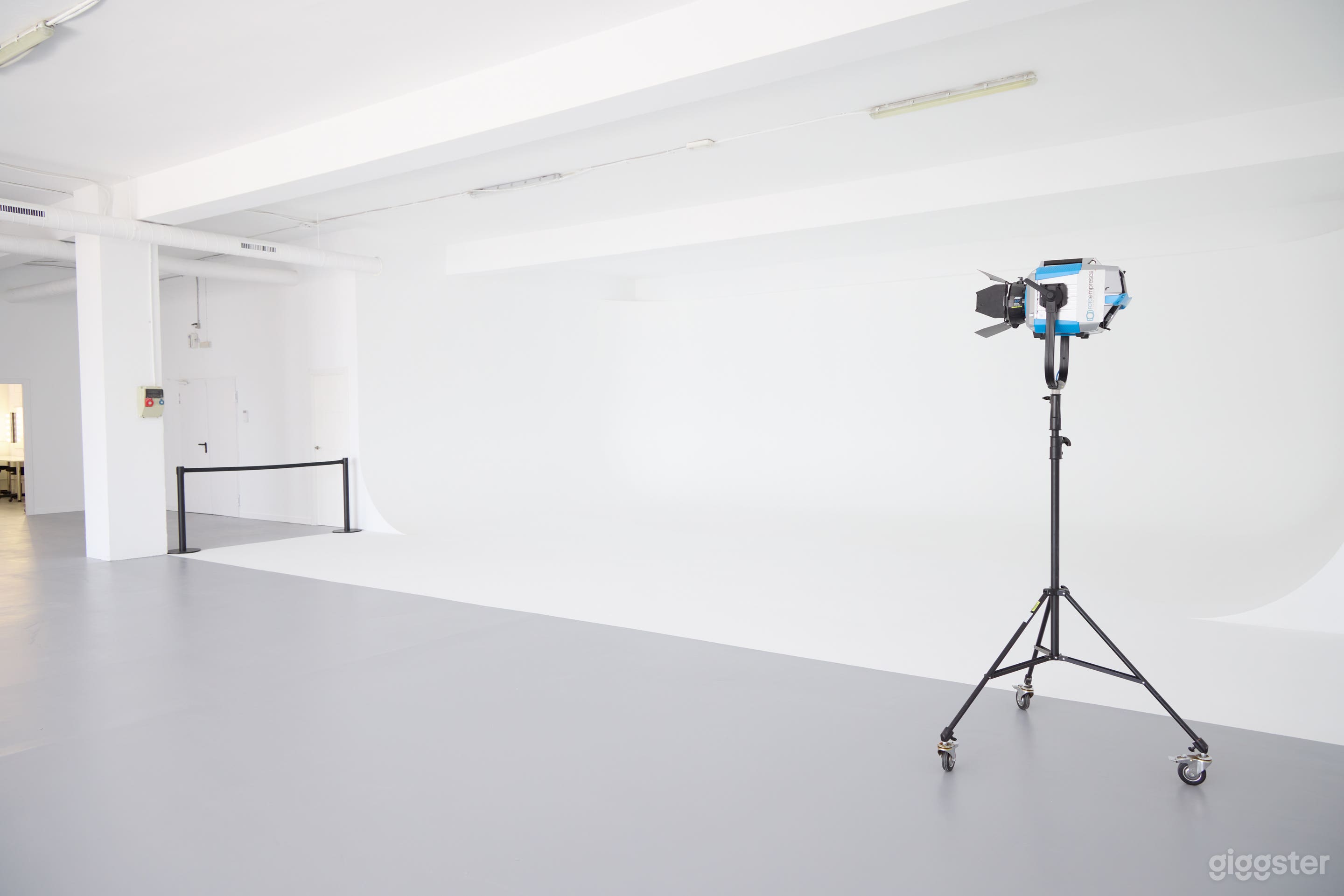 Right-side corner view of the cyclorama, emphasizing its width.