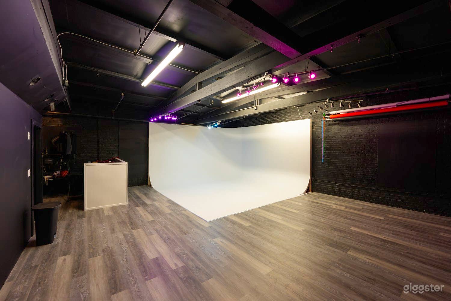 Multi-Purpose Creative Studio Photo 2