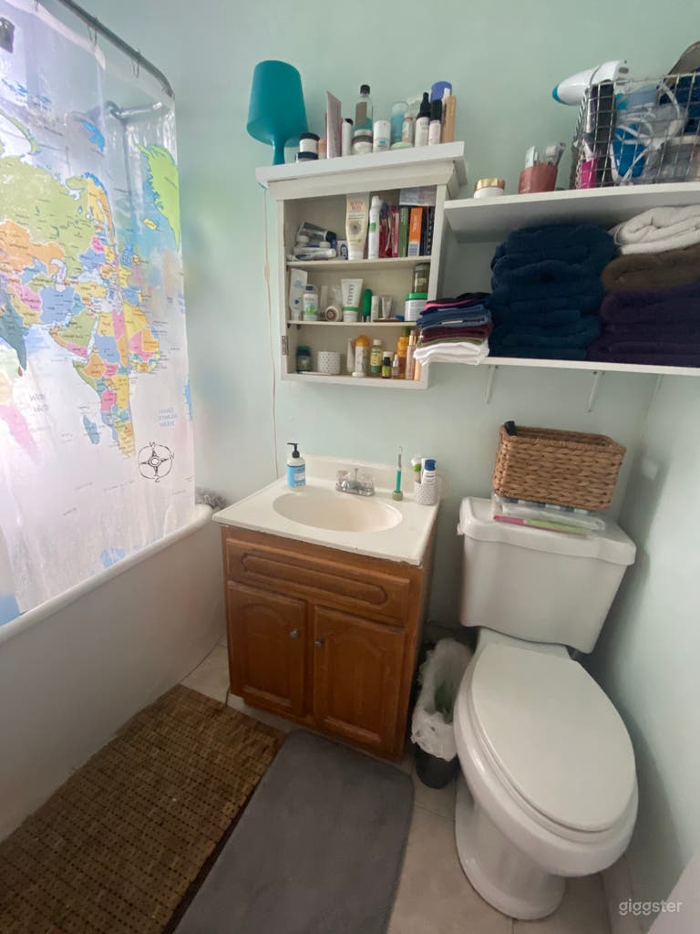  bathroom + clawfoot tub 