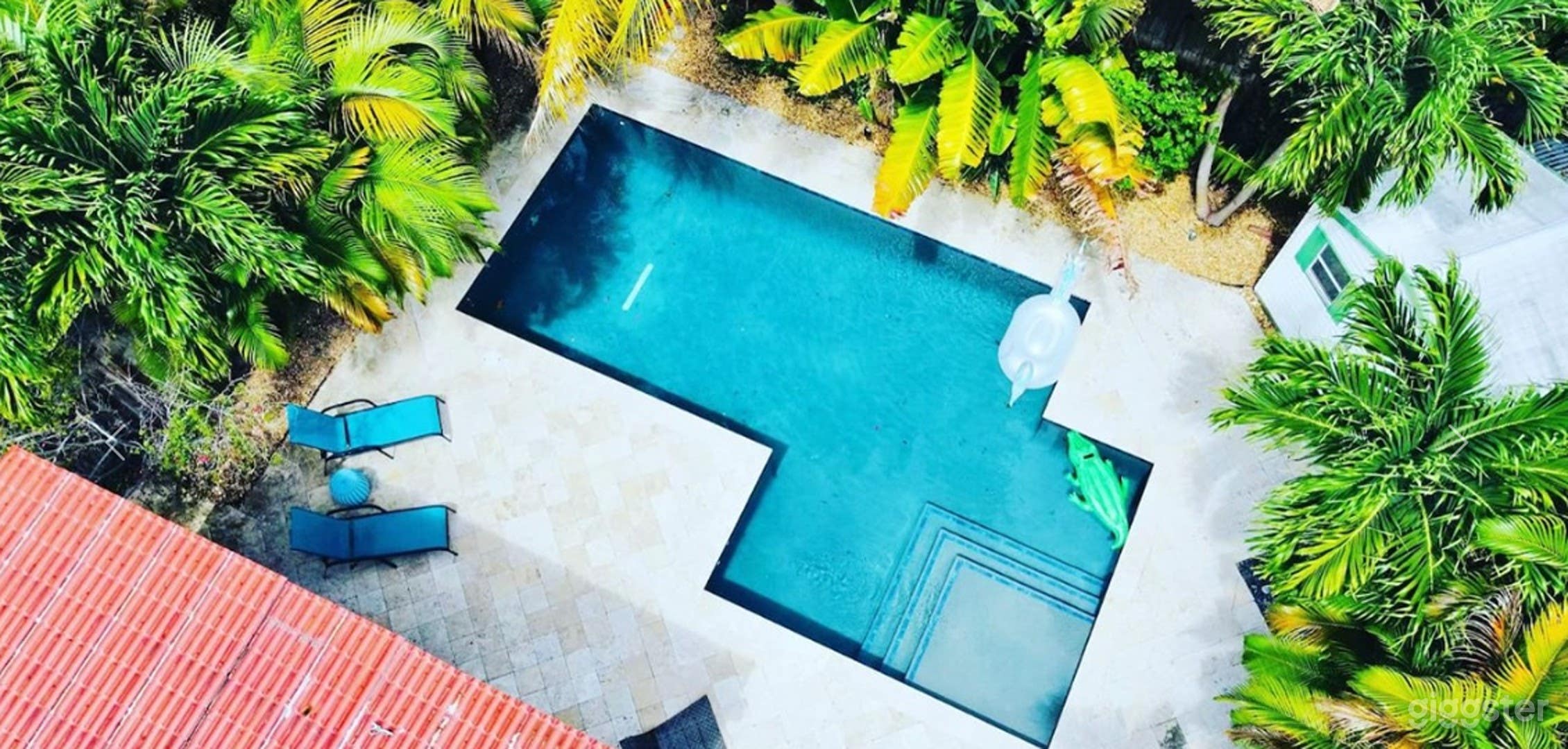 Stylish Pool Photo 2