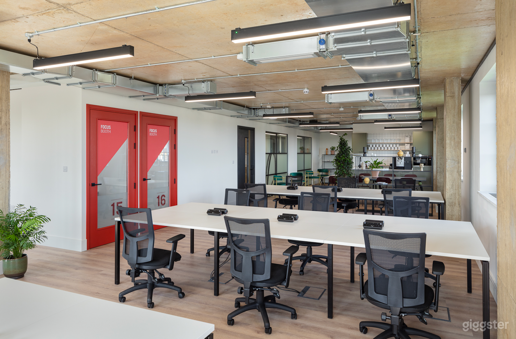 Co-working and Office Desk in North London  Photo 3