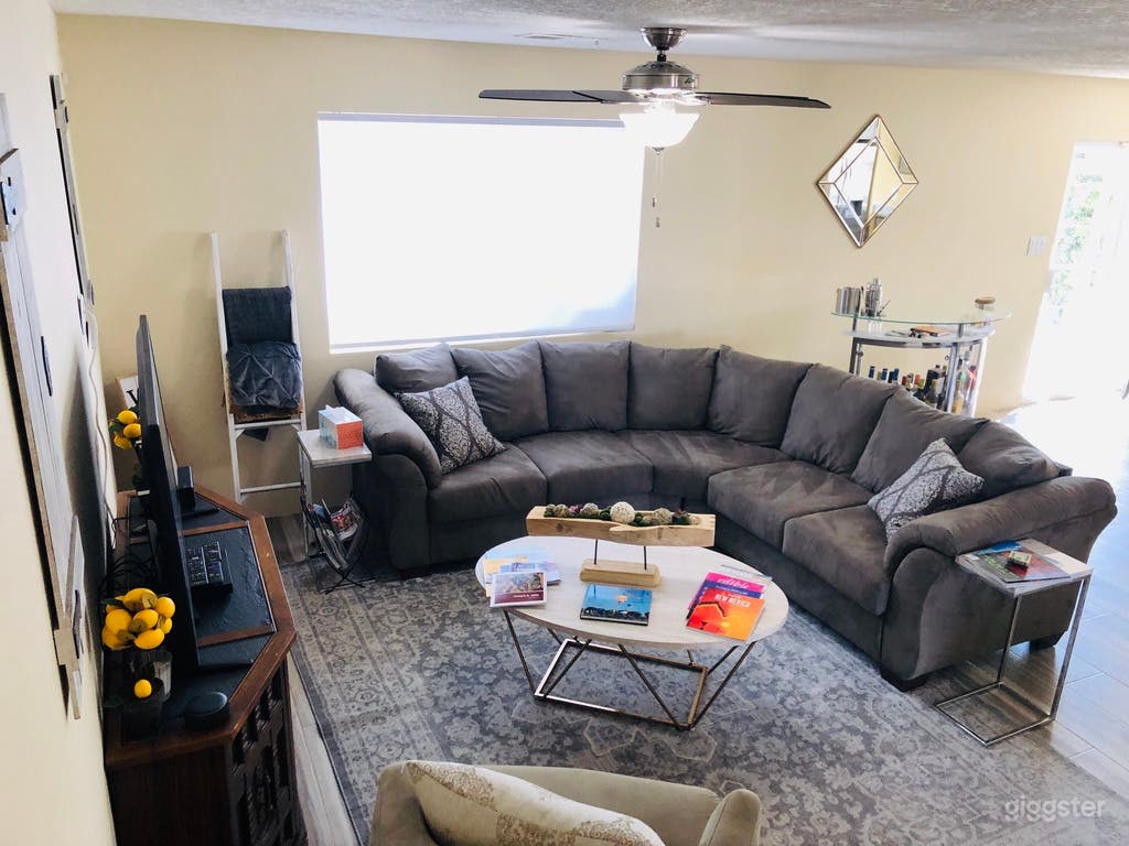 Beautifully Remodeled home w/ Sandia Mountain views Photo 1