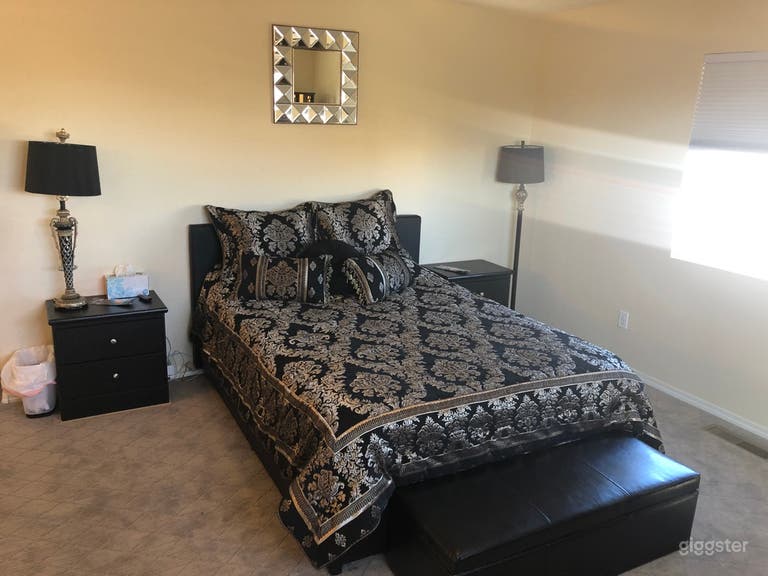  Beautifully Remodeled home w/ Sandia Mountain views 