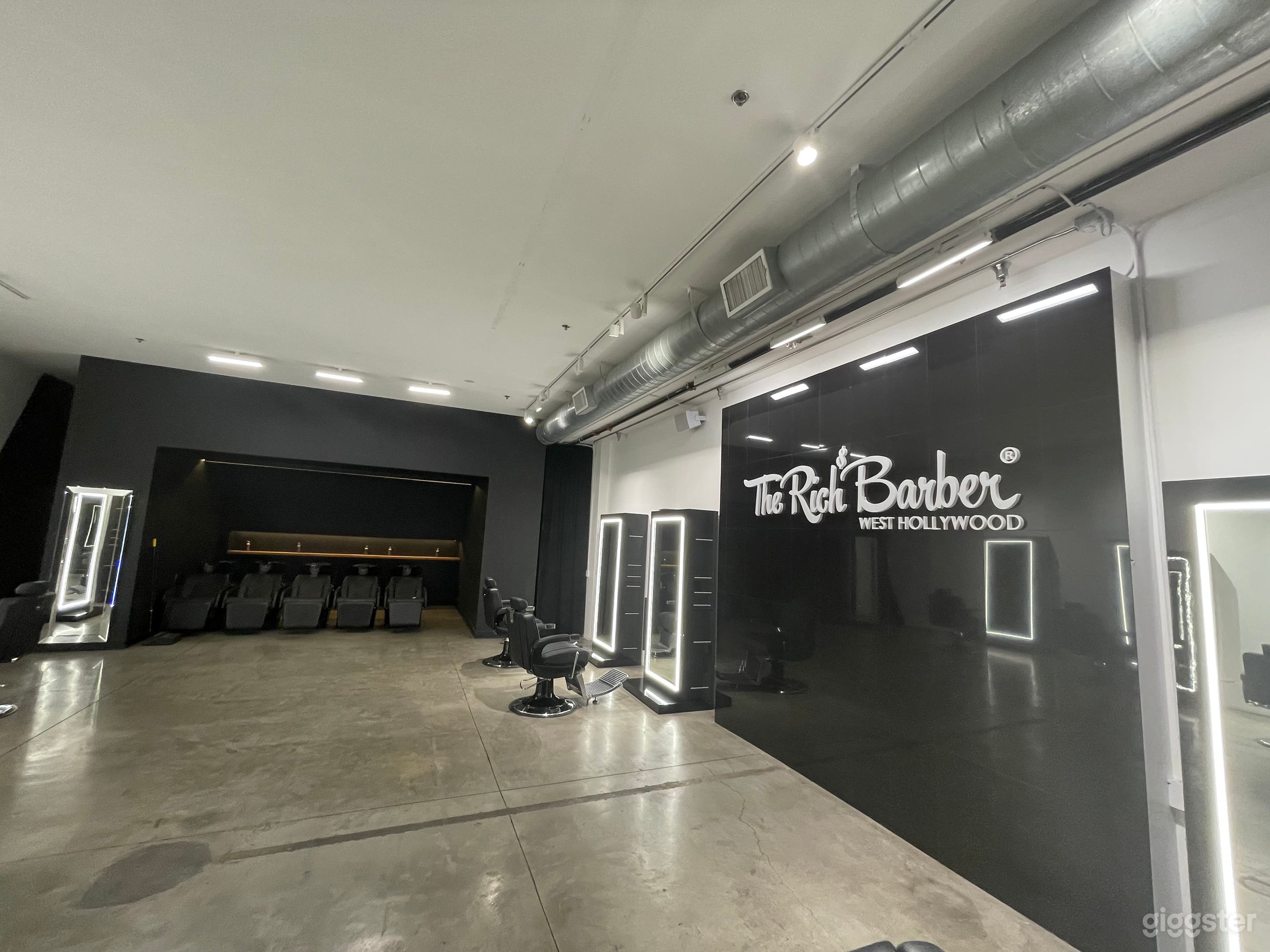 Luxury Modern Barbershop  Photo 4