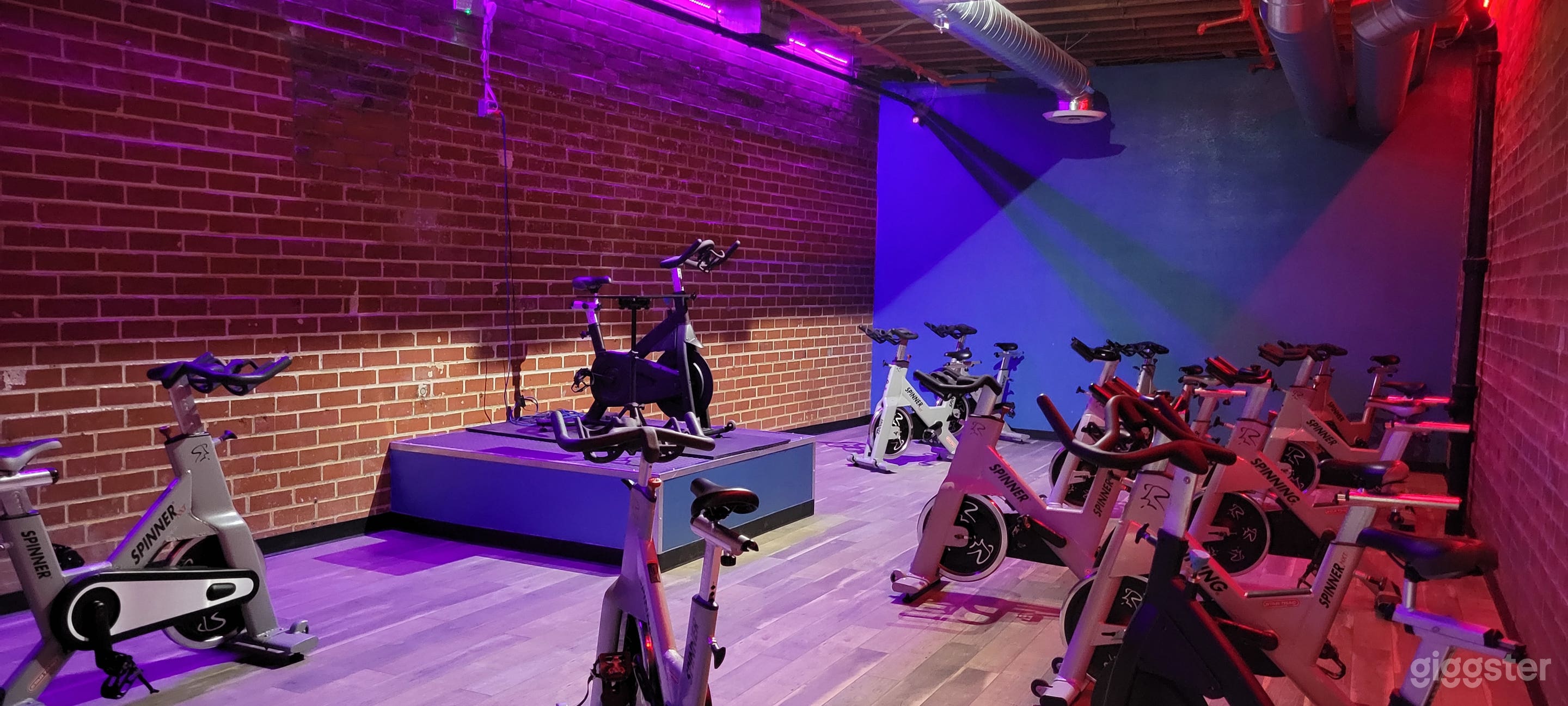 The Cozy Cycle-X Room Photo 2