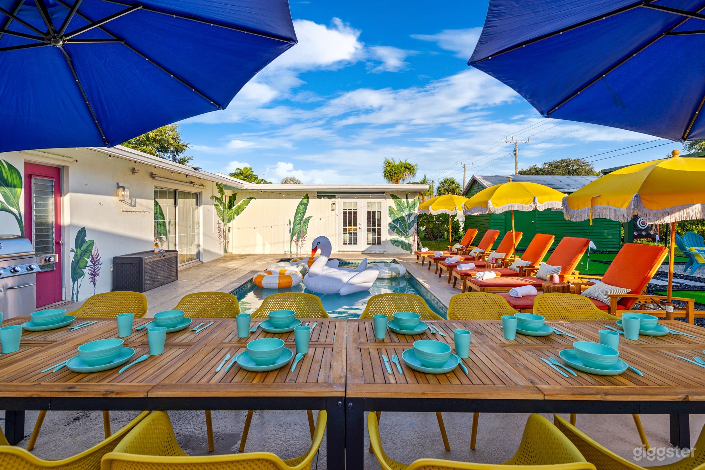 Colorful Pool House w/ Pink Mural, Putting Green & Fire Pit Photo 4