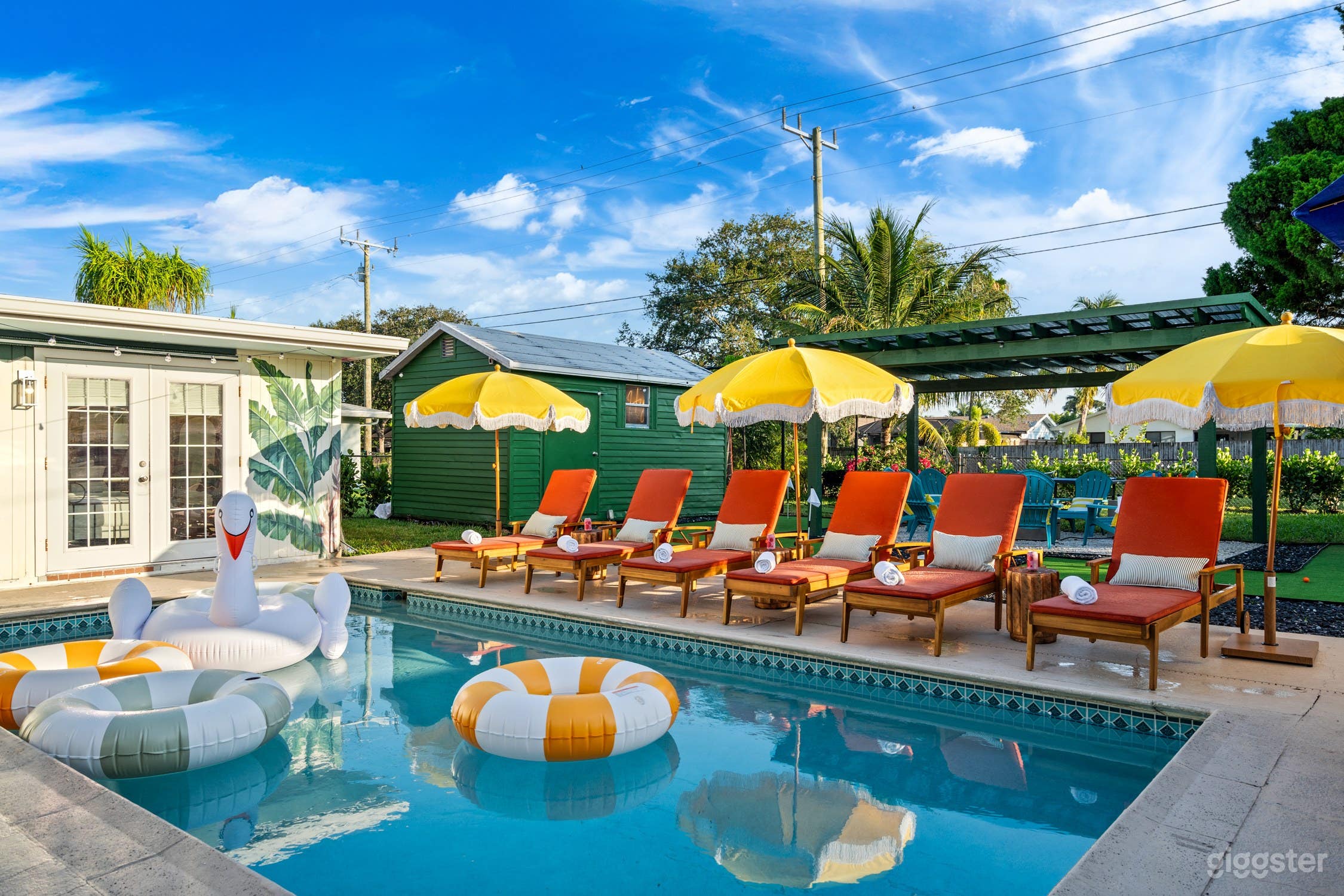 Colorful Pool House w/ Pink Mural, Putting Green & Fire Pit Photo 2
